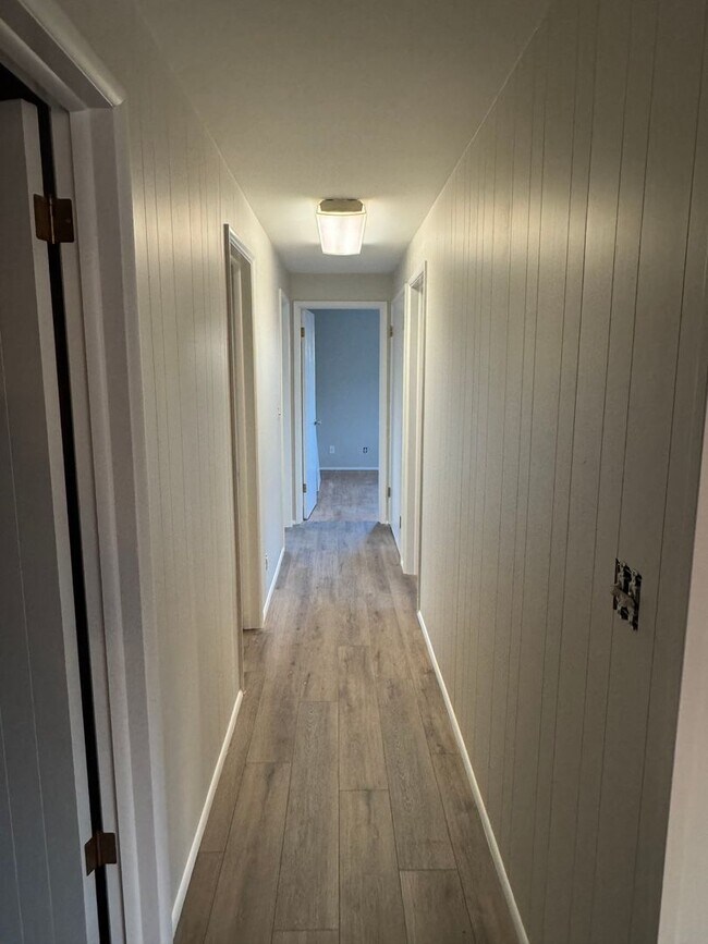 Building Photo - Great Vintage Home!