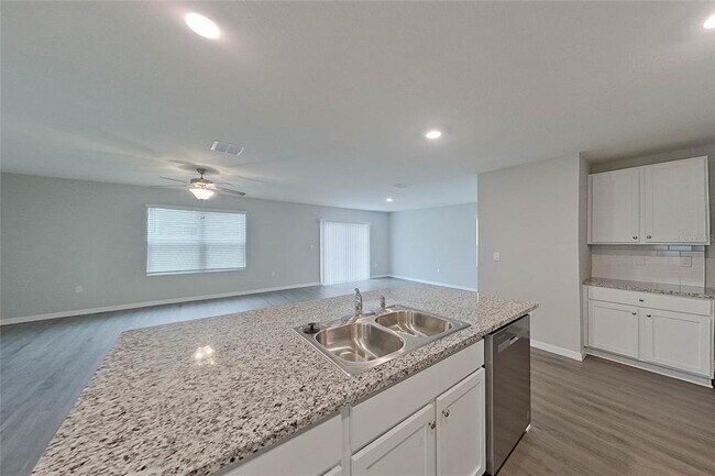 Building Photo - 8670 SW 43rd Ter