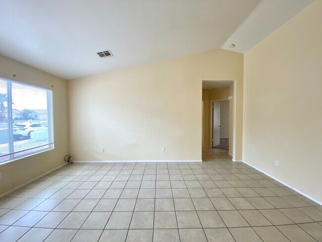 Building Photo - Charming single-story home