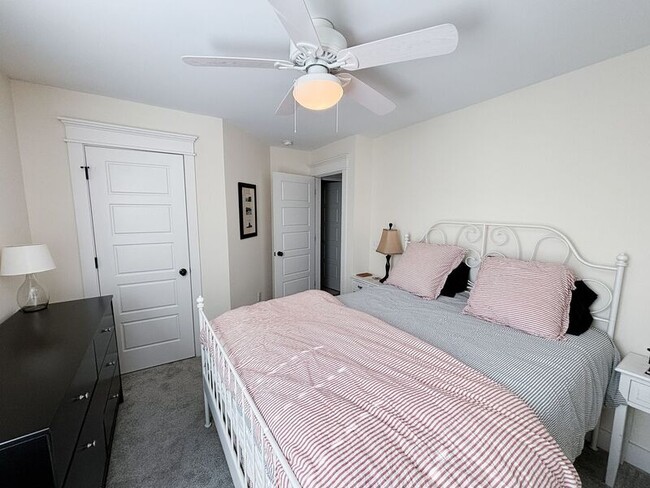 Building Photo - 1051 Phillips Park Dr