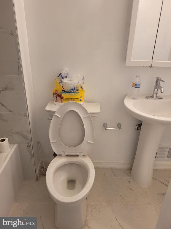 Building Photo - 100 Essenton Dr