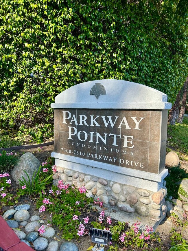 Building Photo - 1 Bed, 1 Bath Loft Condo in La Mesa!