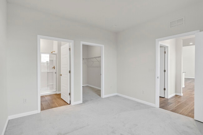 Building Photo - 668 Branson Dr