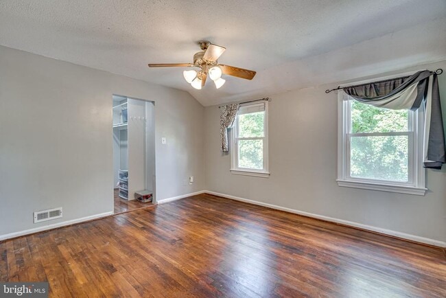 Building Photo - 2848 Fairhaven Ave