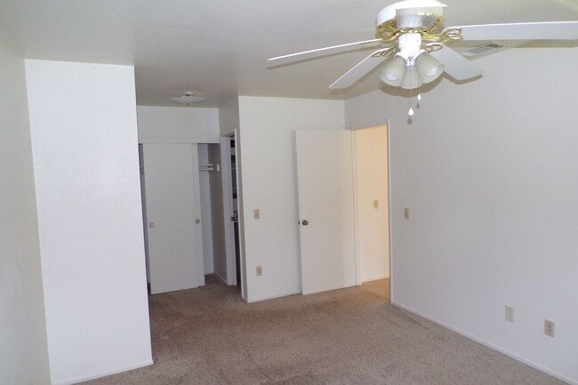 Building Photo - 2 BR 2 BA Condo in Loma Linda. Walk to the...