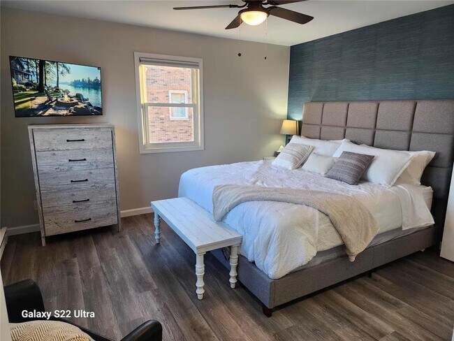 Building Photo - 114 Lake Ave S