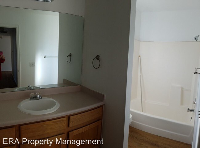 Building Photo - 911 S 170 W