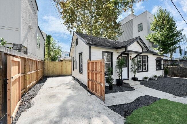 Building Photo - 4215 Eli St