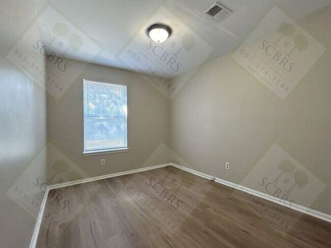 Building Photo - 10 Silver Oak Cir