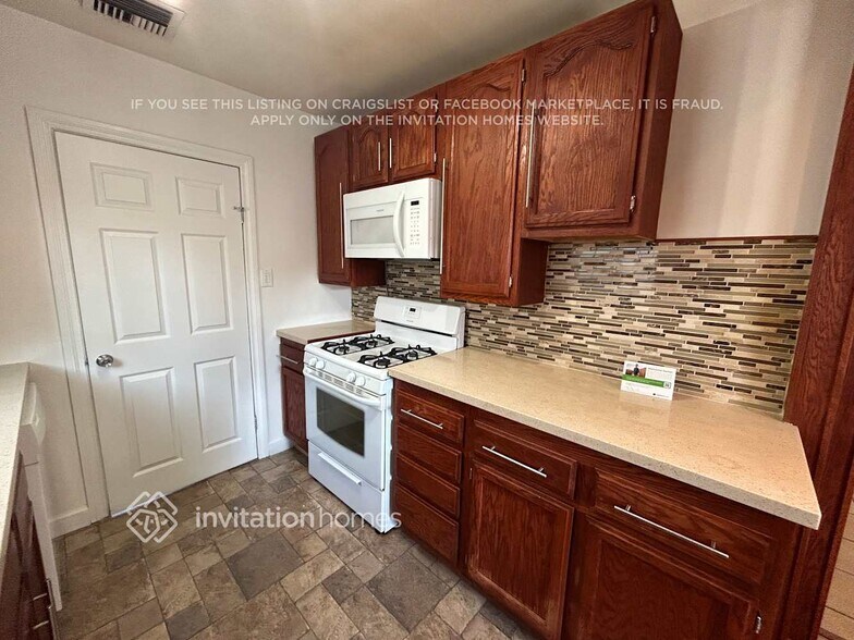 Building Photo - 6509 Whitman Ave