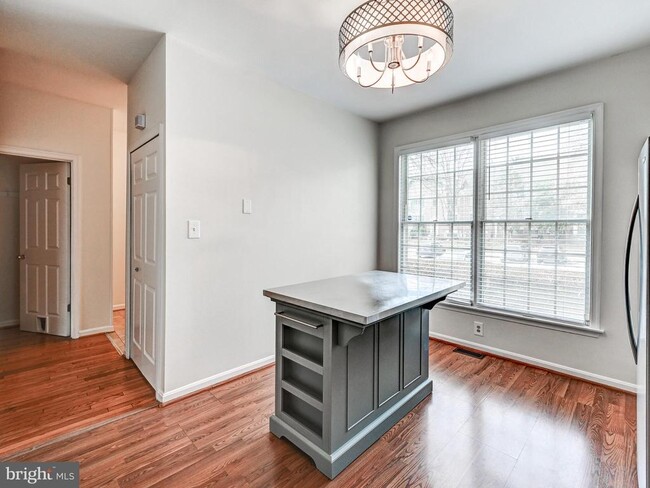 Building Photo - 29 Tenby Ct