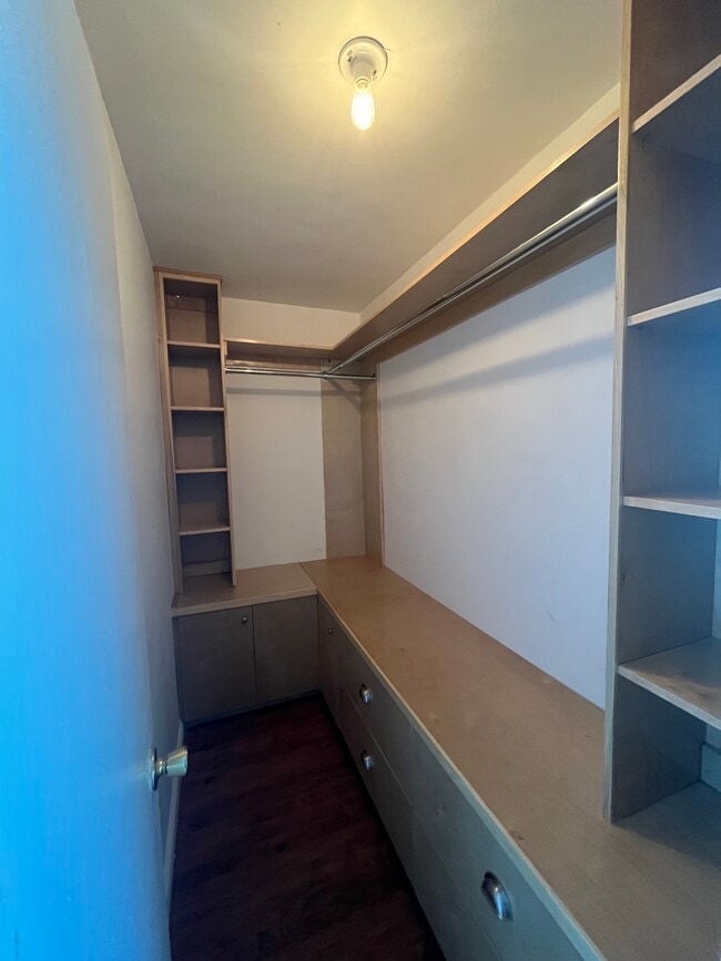 Building Photo - 24370 Newhall Ave