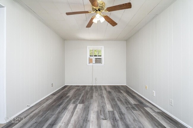 Building Photo - 1725 Ave D