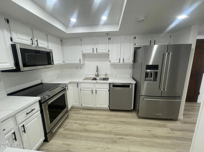 Building Photo - 7870 E Camelback Rd