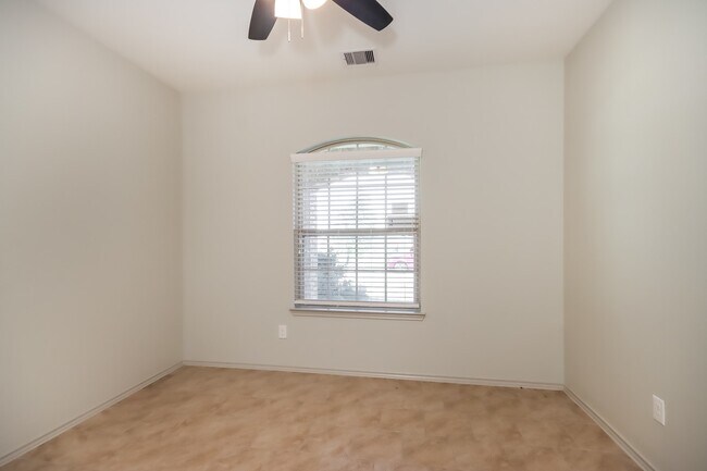 Building Photo - 2602 Ski Lodge Dr