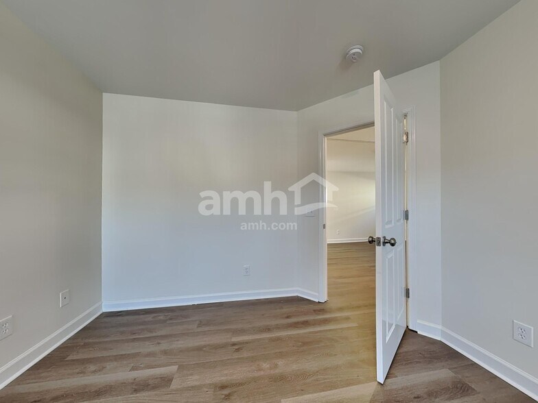 Building Photo - 105 Summer Hill Ct