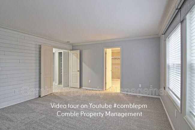 Building Photo - 4112 NE 27th Pl