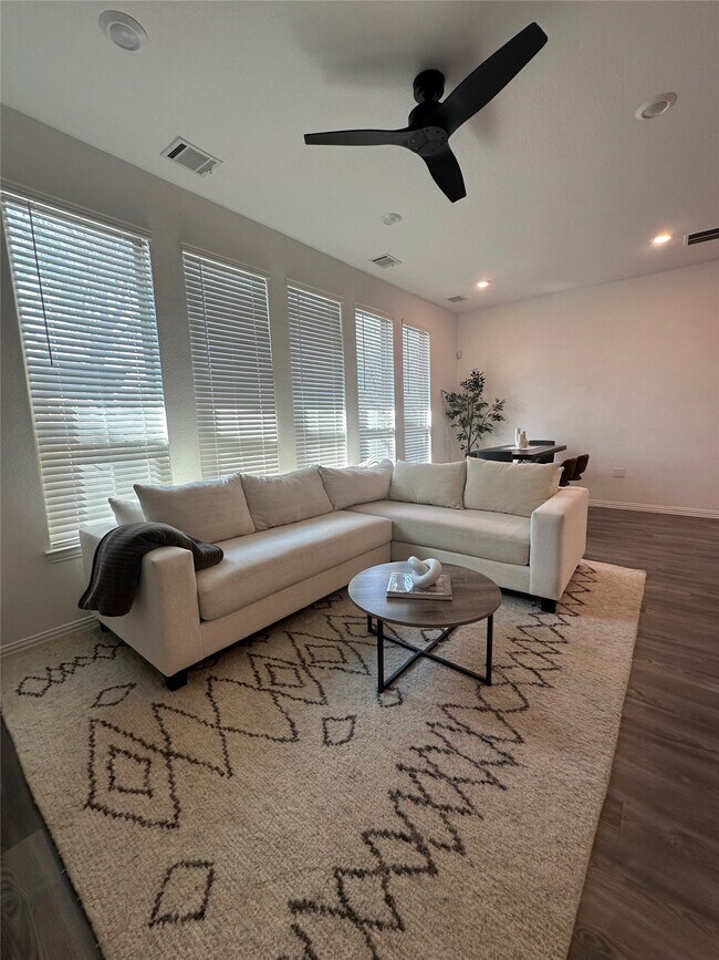 Building Photo - 4743 Glen Isle Dr