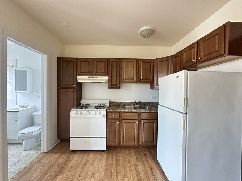 Building Photo - 2600 N Kimball Ave