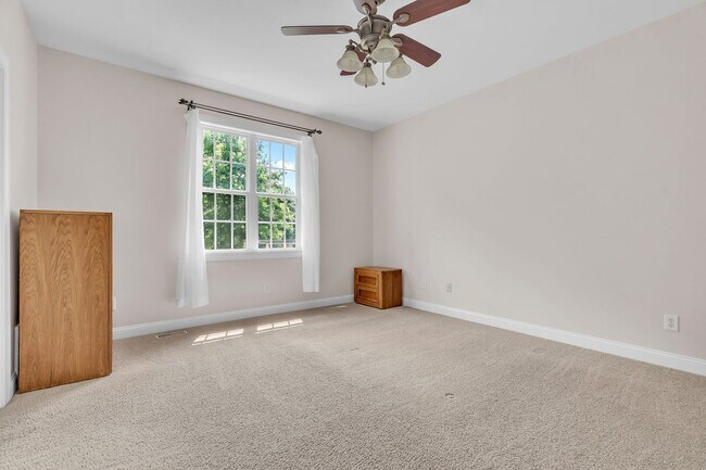 Building Photo - 210 Raven Ridge Ct