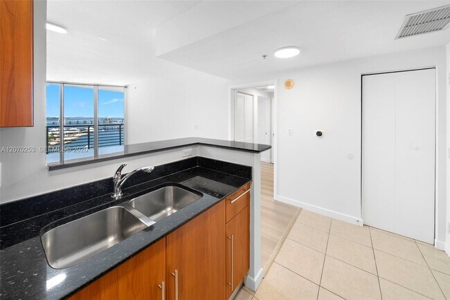 Building Photo - 335 S Biscayne Blvd