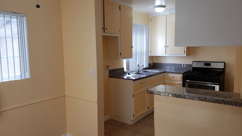 Building Photo - 6216 Beck Ave