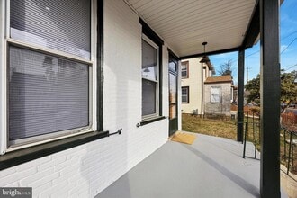 Building Photo - 606 Vernon St