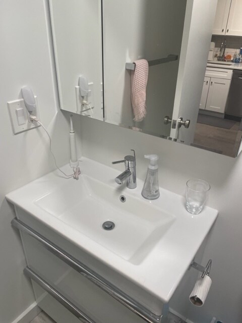 Building Photo - 2650 N Lakeview Ave