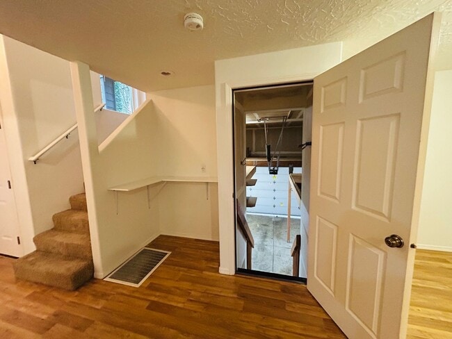 Building Photo - Adorable SW Portland Home Now Available