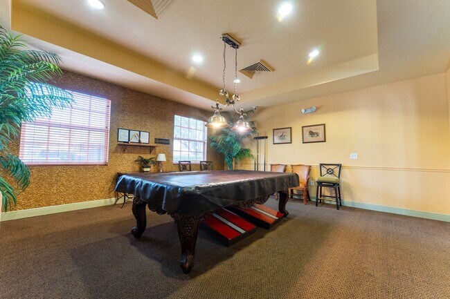 Building Photo - Conveniently located 3 bedrooms 2 bathroom...