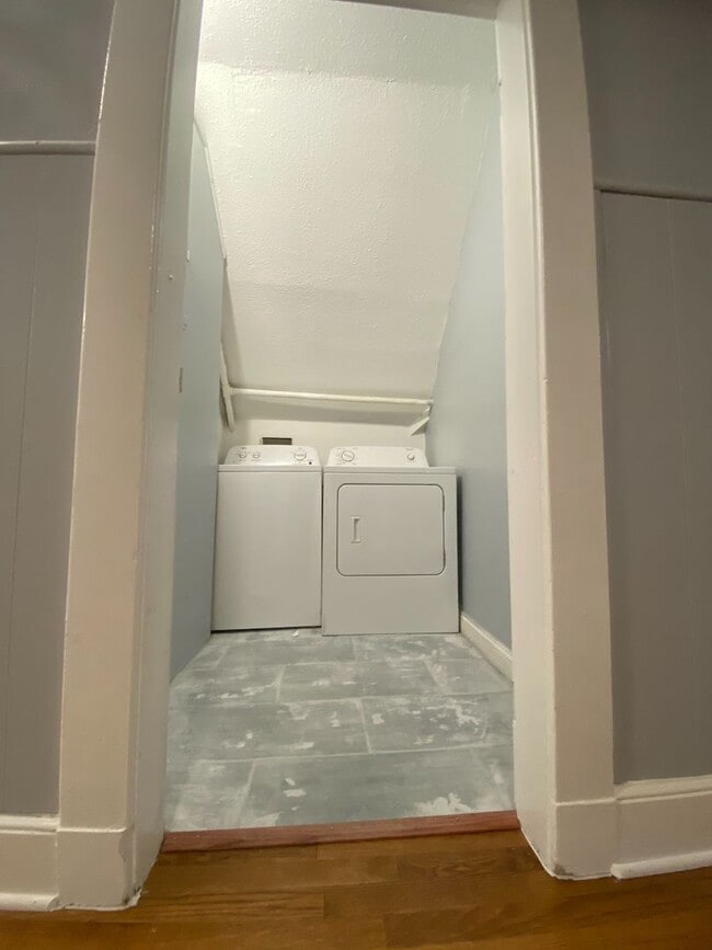 Building Photo - 363 Sherman Ave