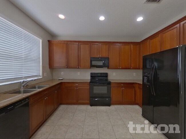 Building Photo - 9540 Baton Rouge Ln