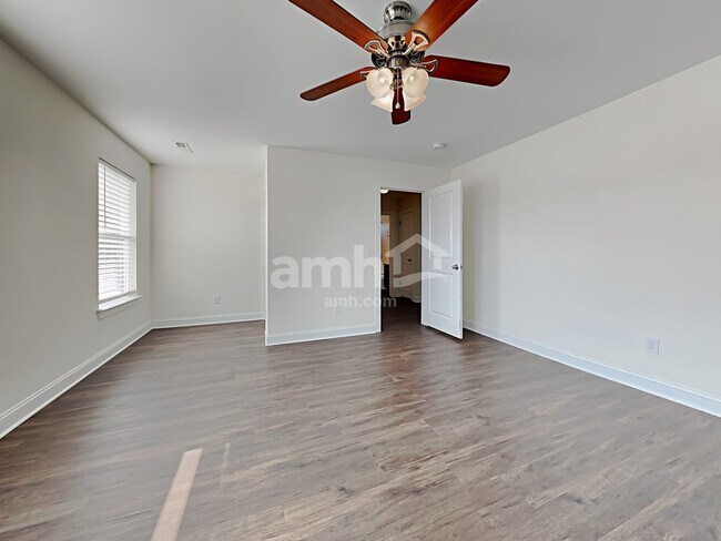 Building Photo - 423 Sablewood Dr