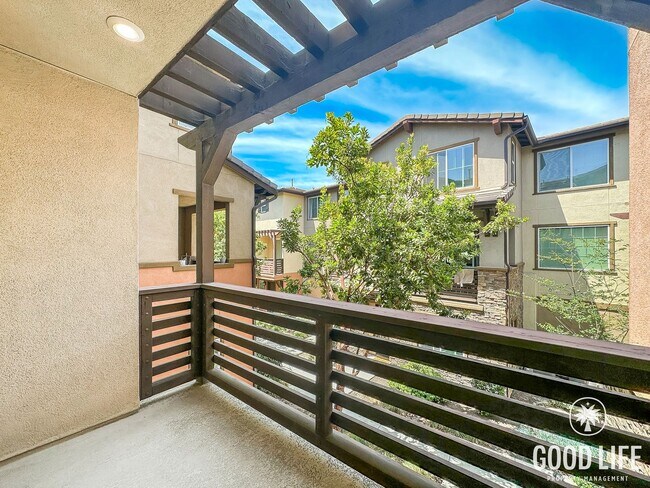 Building Photo - Spacious 2BD/3BA Condo in Chula Vista with Walk-In Closet, Community Pool & 2-Car Garage