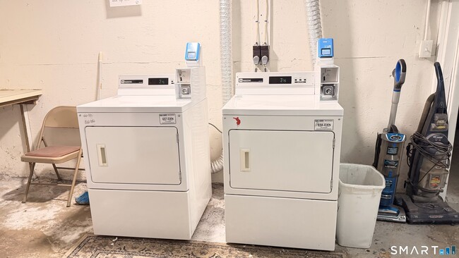 Building Photo - 646 Howe Ave