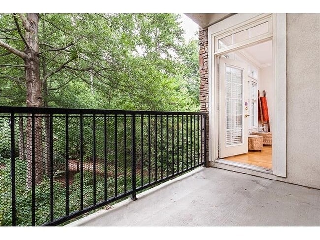 Building Photo - 3047 Lenox Rd NE