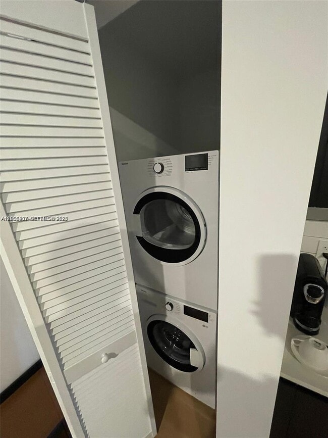 Building Photo - 398 NE 5th St