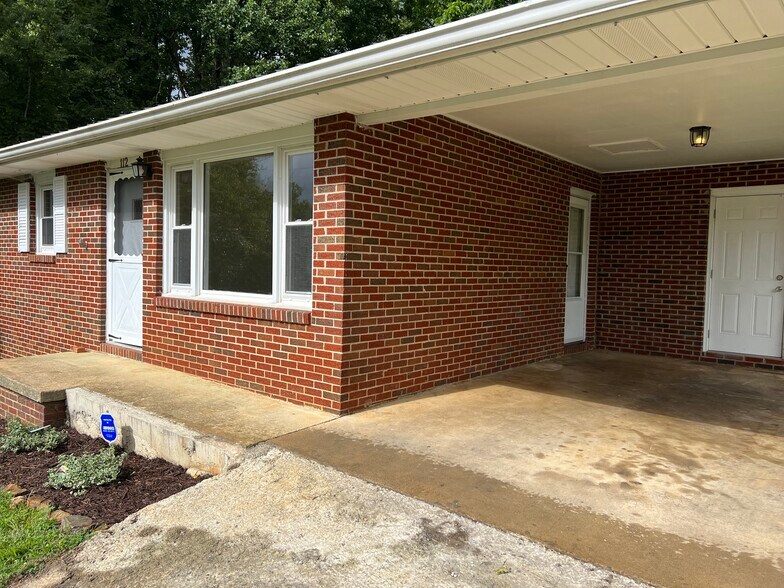 Building Photo - 112 Evergreen Rd