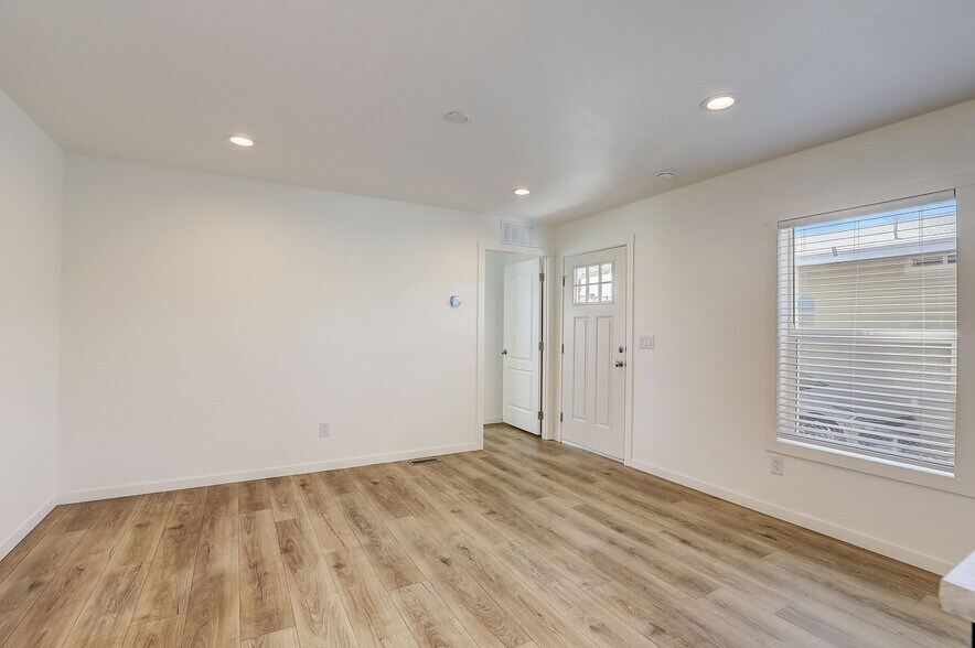 Building Photo - 2627 S Lamb Blvd