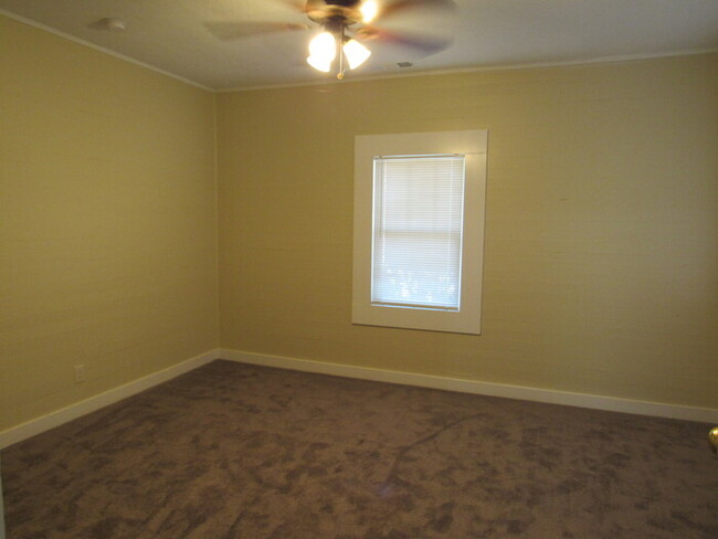 Building Photo - Cute 2 BR/ 1 BA in North Forsyth!