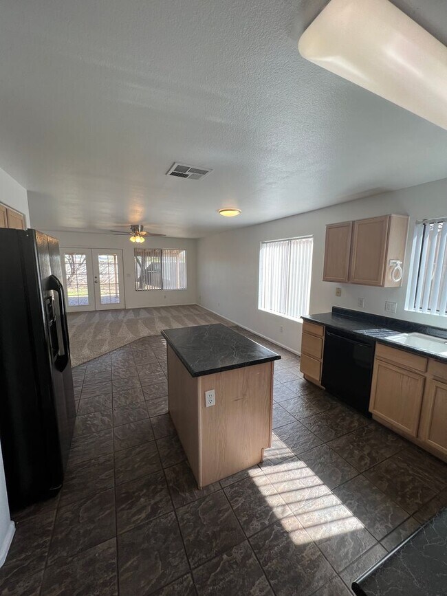Building Photo - Spacious 4 Bed/3 Bath w/Loft in Great Glendale Location