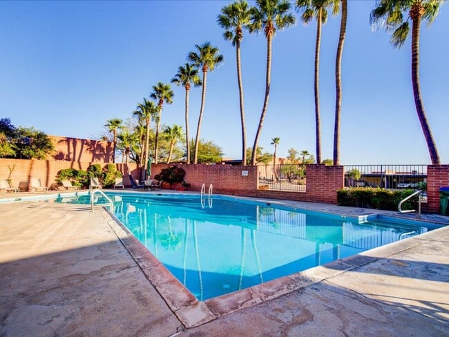 Building Photo - 5526 N Arroyo Grande Dr