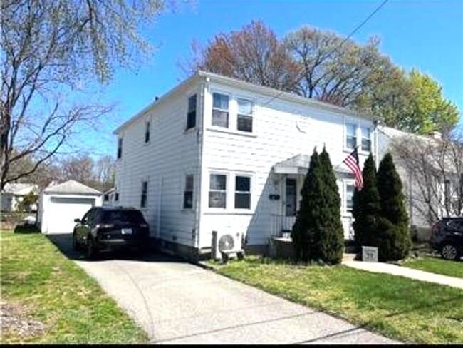Building Photo - Cranston/Garden City – Two Bed Duplex - 1995