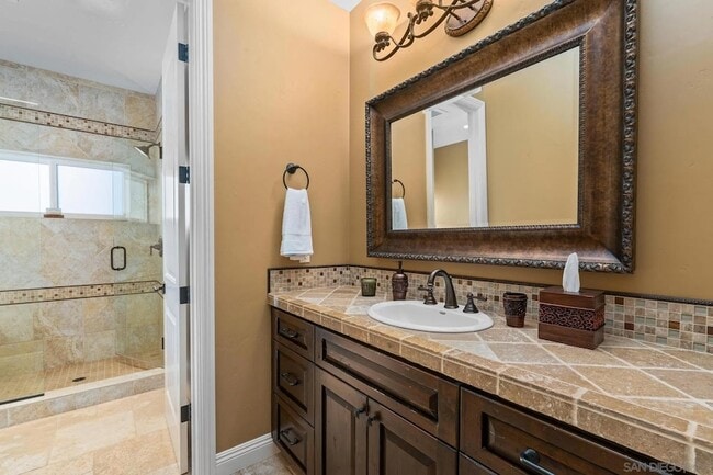 Building Photo - 208 Alicia Way