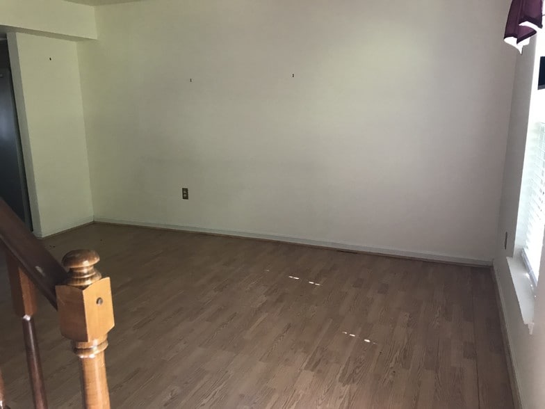 living room - 1755 Weatherburn Dr