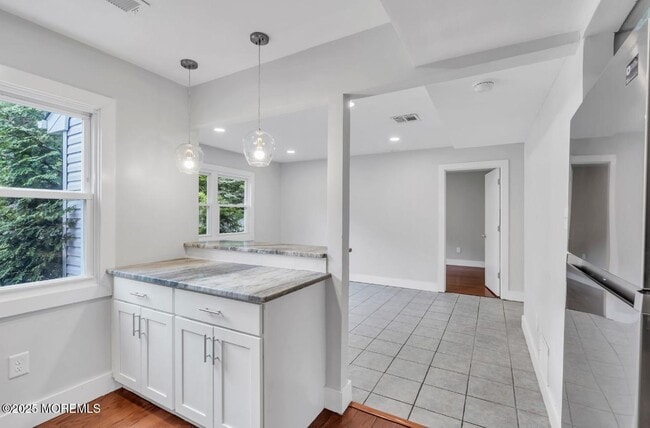 Building Photo - 2300 Oak Knoll Dr