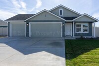 Building Photo - 883 Education St