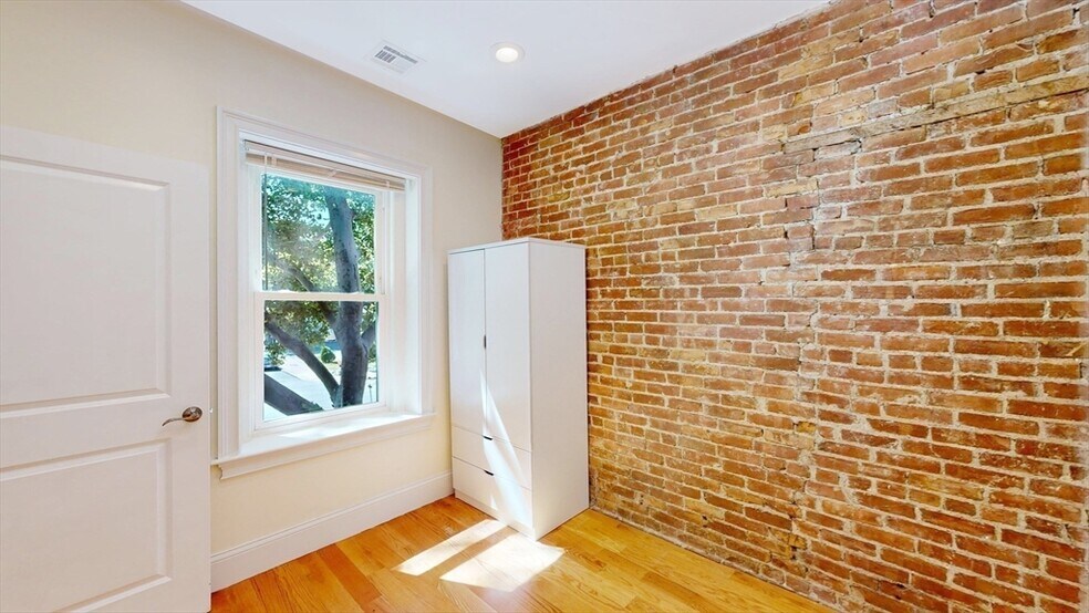 Building Photo - 79 Brighton Ave