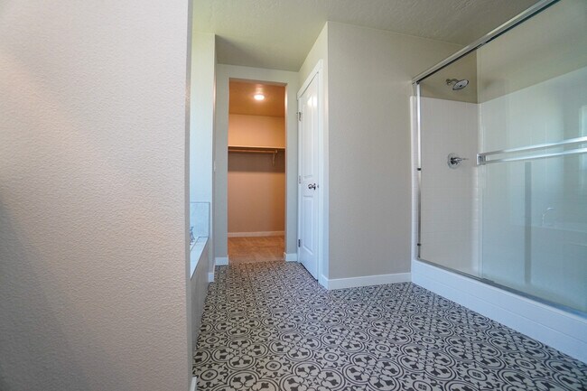 Building Photo - 3067 N Greengate Wy