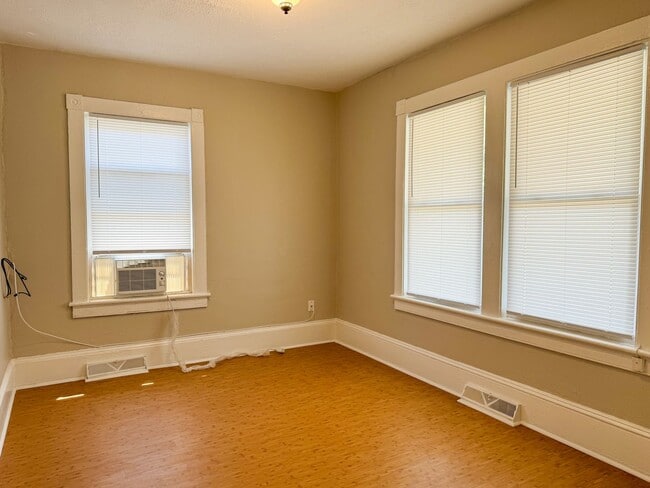 Building Photo - 309 Memorial Ave